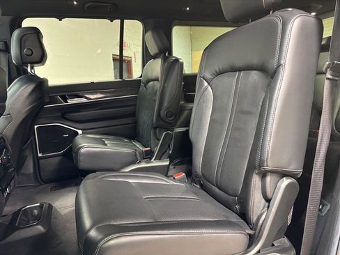 Used 2022 Jeep Wagoneer Series III w/ Premium Group I image 25