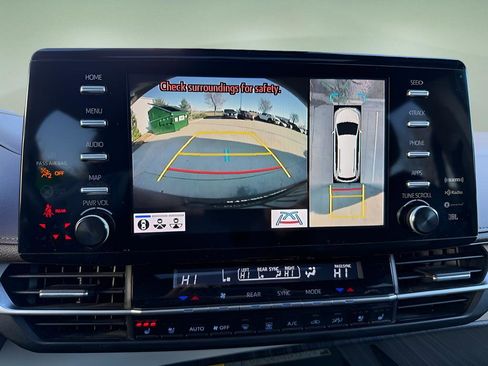 Used 2023 Toyota Sienna Platinum image 17