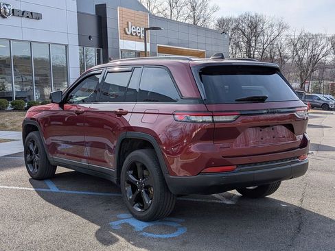 Certified 2023 Jeep Grand Cherokee Altitude image 3