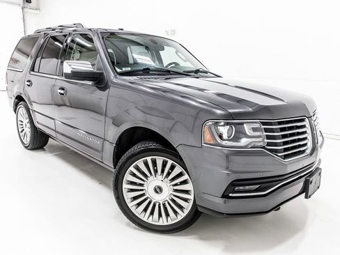 Used 2015 Lincoln Navigator 2WD w/ Equipment Group 101A Reserve image 9