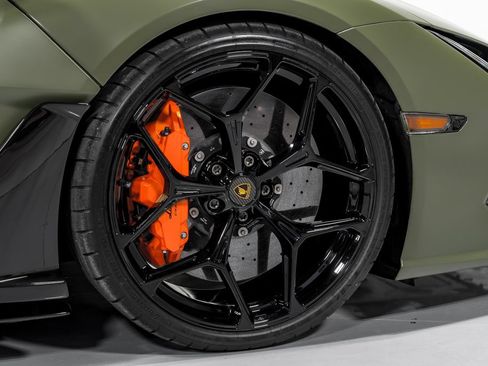 Used 2024 Lamborghini Revuelto AWD/4WD image 45