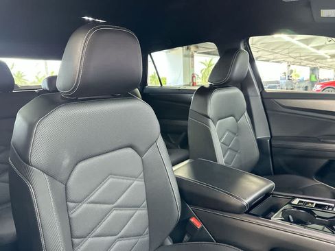 Certified 2024 Volkswagen Atlas Cross Sport SE FWD image 27