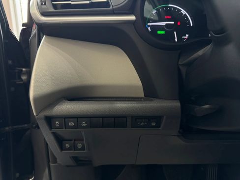 Used 2024 Toyota Sienna XLE w/ XLE Plus Package FWD image 14