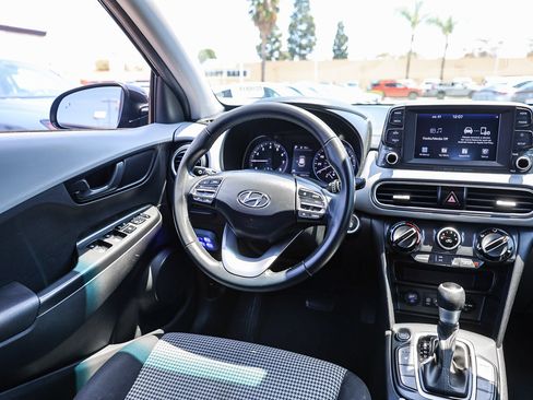 Used 2021 Hyundai Kona SEL Plus w/ Cargo Package FWD image 4