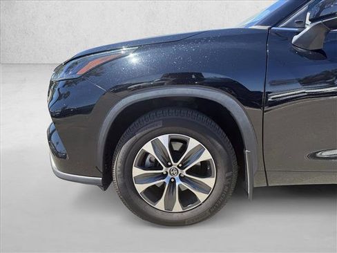 Used 2022 Toyota Highlander XLE image 21