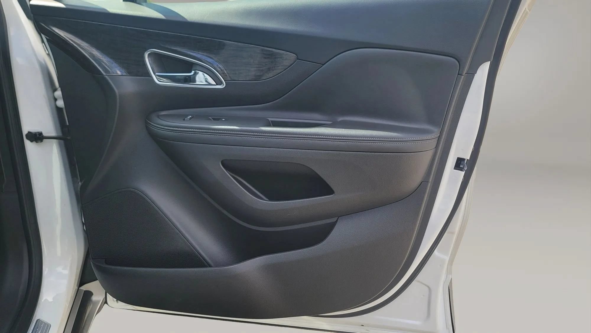 Used 2015 Buick Encore AWD image 16