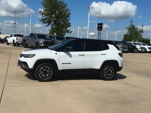Used 2024 Jeep Compass Trailhawk AWD/4WD image 6