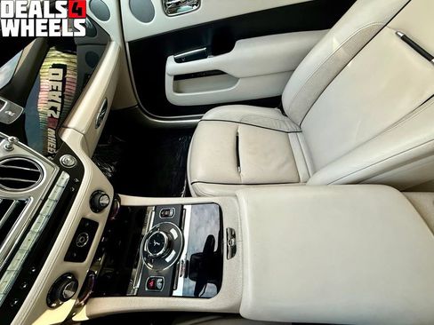 Used 2015 Rolls-Royce Wraith RWD image 26