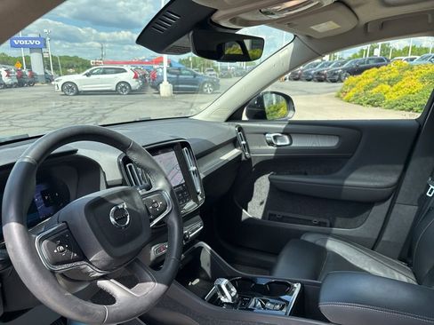 Used 2023 Volvo XC40 B5 Plus w/ Driver Assist Package AWD/4WD image 16