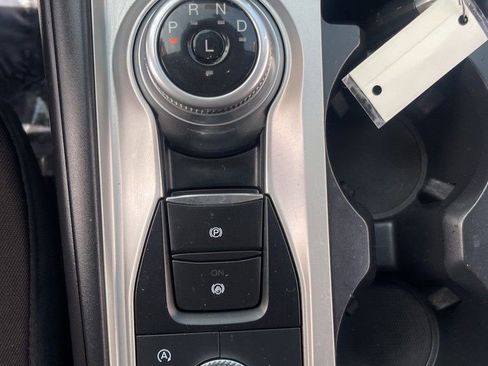 Used 2022 Ford Explorer XLT image 17