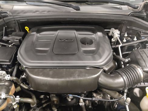 Used 2019 Jeep Grand Cherokee Laredo AWD/4WD image 30