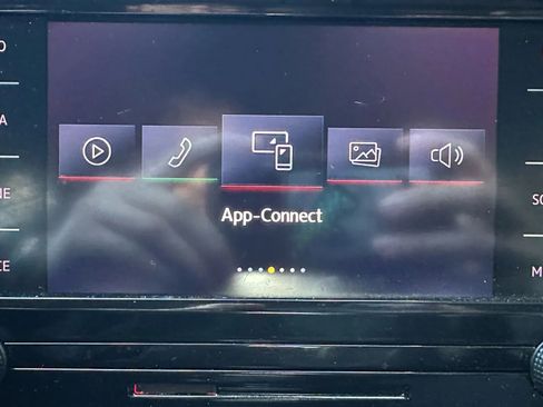 Used 2020 Volkswagen Passat 2.0T SE image 19