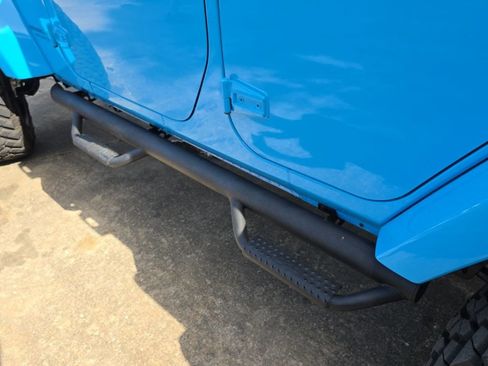 Used 2017 Jeep Wrangler Unlimited Sahara image 21