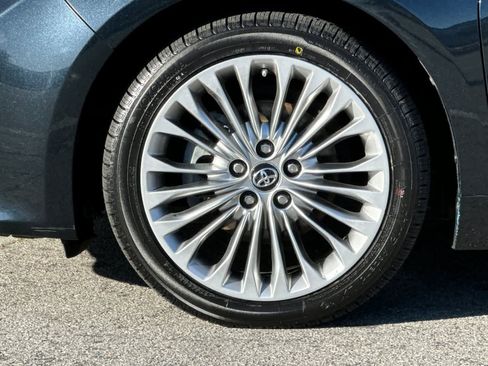 Used 2017 Toyota Avalon Limited image 30