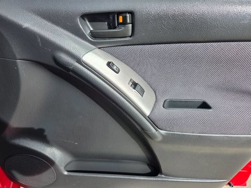 Used 2004 Toyota Matrix FWD image 35