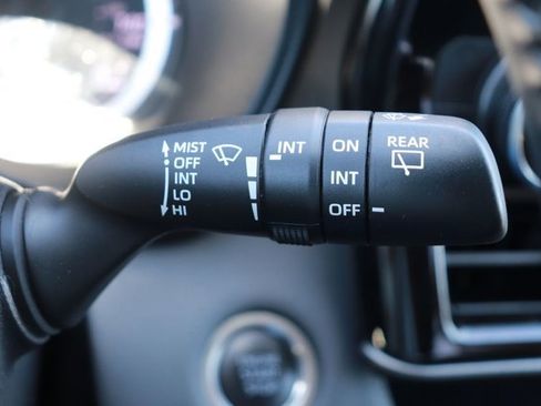 Used 2025 Toyota Highlander LE FWD image 23