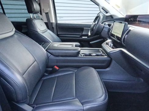 Used 2025 Ford Expedition Max Platinum AWD/4WD image 37