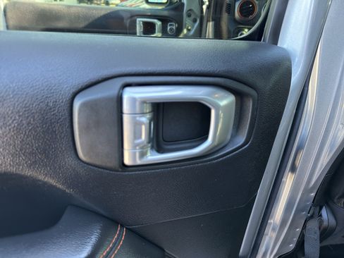 Used 2021 Jeep Gladiator Mojave AWD/4WD image 32