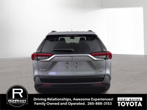Used 2019 Toyota RAV4 LE w/ Carpet Mat Package AWD/4WD image 8