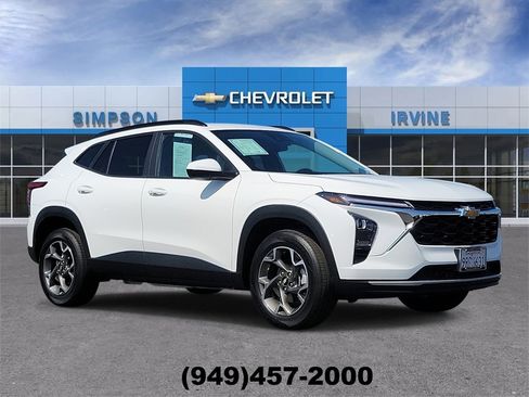 Used 2025 Chevrolet Trax LT w/ Driver Confidence Package image 1