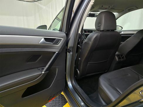 Used 2015 Volkswagen Golf SE image 46