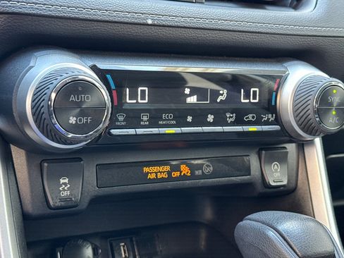 Used 2022 Toyota RAV4 XLE image 18