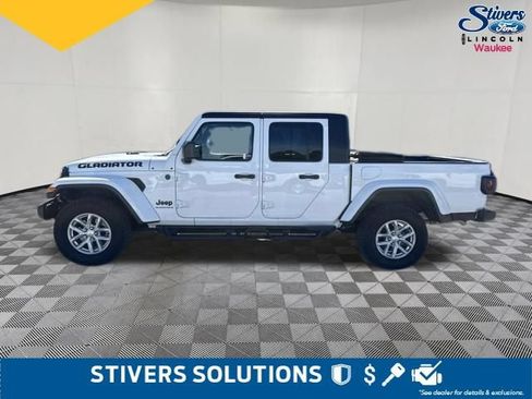 Used 2023 Jeep Gladiator Sport AWD/4WD image 10