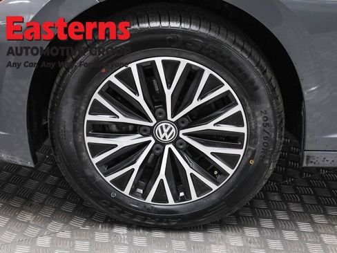 Used 2021 Volkswagen Jetta SE w/ SE Cold Weather Package image 32