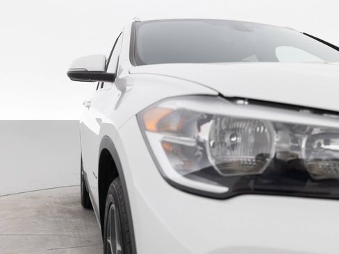 Used 2017 BMW X1 sDrive28i FWD image 11