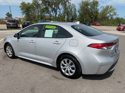Used 2021 Toyota Corolla LE FWD image 4