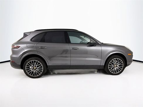 Used 2023 Porsche Cayenne S image 8