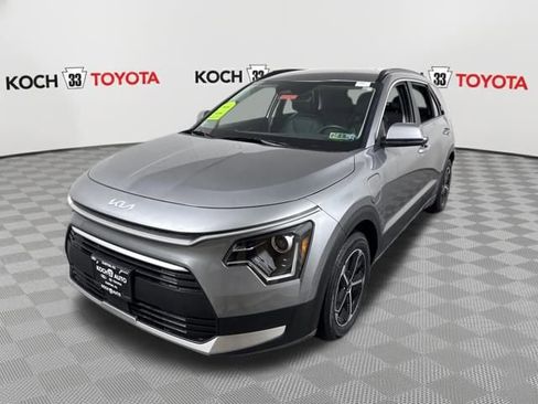 Used 2025 Kia Niro EX w/ EX Cold Weather Package image 3