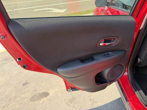 Used 2018 Honda HR-V LX image 14