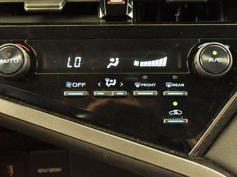 Used 2021 Toyota Camry SE FWD image 20