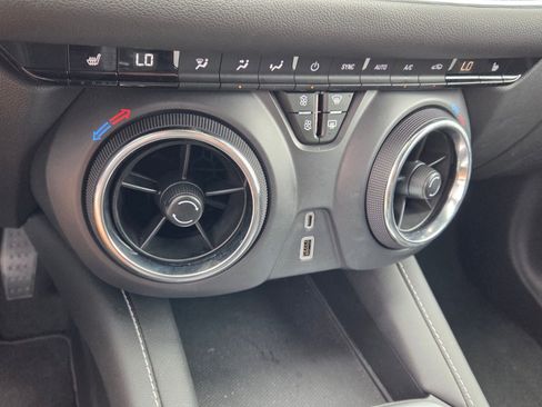 Used 2025 Chevrolet Blazer LT FWD image 21