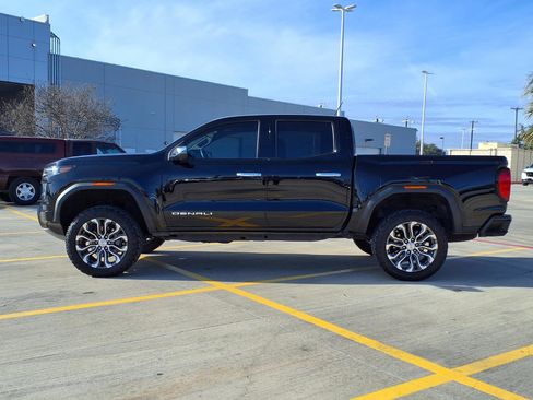 Used 2023 GMC Canyon Denali image 7