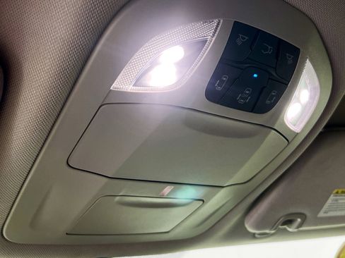 Used 2023 Chrysler Pacifica Touring-L FWD image 22