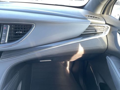 Used 2023 Buick Enclave Essence image 16
