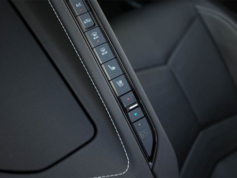 Used 2020 Chevrolet Corvette Stingray Preferred Conv w/ 2LT Preferred Equipment Group image 37