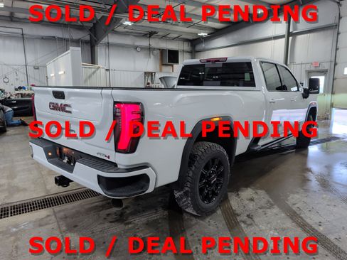 Used 2025 GMC Sierra 3500 AT4 w/ AT4 Premium Plus Package AWD/4WD image 4