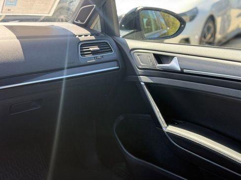 Used 2018 Volkswagen Golf R 4-Door image 21