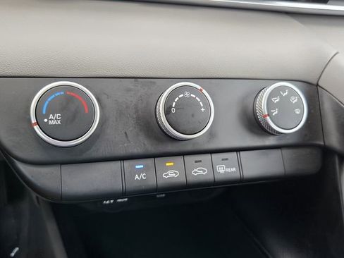 Used 2025 Hyundai Elantra SE w/ Cargo Package FWD image 18