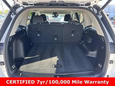 Used 2023 Jeep Grand Cherokee Laredo w/ Luxury Tech Group I AWD/4WD image 14