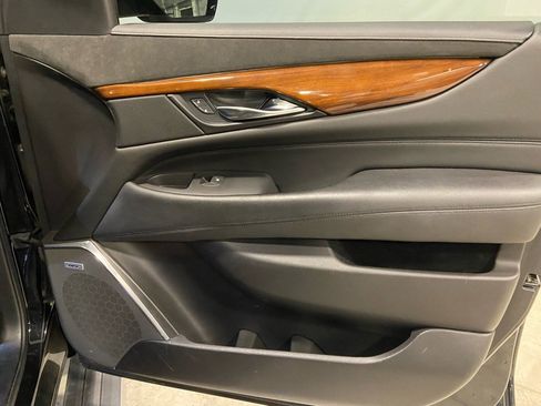 Used 2019 Cadillac Escalade Premium Luxury w/ Escalade Sport Edition image 34