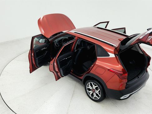Used 2021 Kia Seltos S AWD/4WD image 22