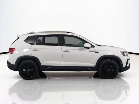 Used 2024 Volkswagen Taos SE FWD image 4