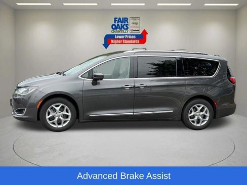 Used 2017 Chrysler Pacifica Touring-L Plus w/ Advanced Safetytec Group FWD image 12