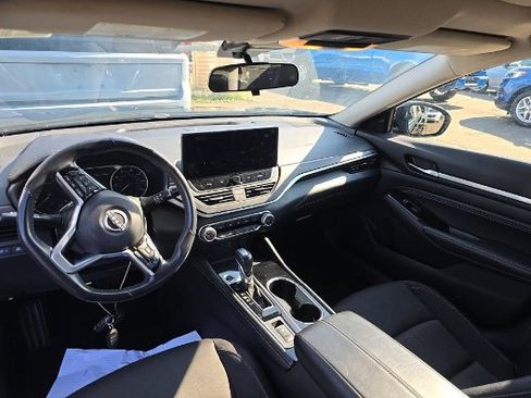 Used 2023 Nissan Altima 2.5 SV w/ SV Premium Package AWD/4WD image 12