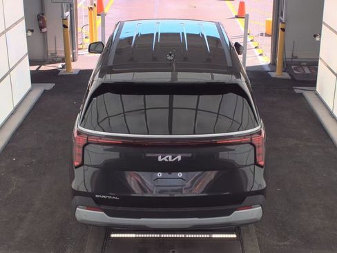 Used 2025 Kia Carnival FWD image 7