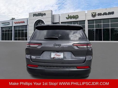 Used 2023 Jeep Grand Cherokee L Laredo AWD/4WD image 4